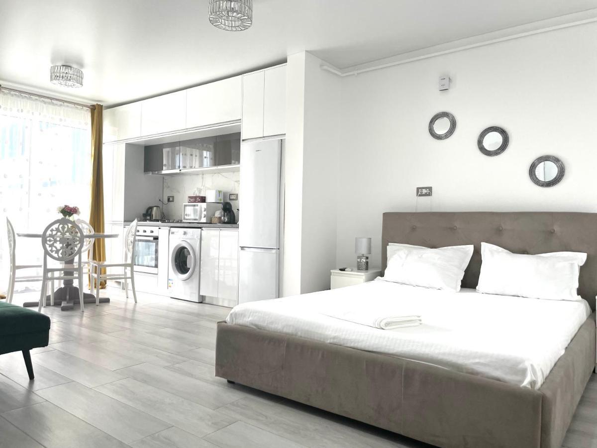 Dominic 2 Beds 1 Sofa Parking Pool Apartament By Alezzi Nord10 Apartment Năvodari Екстериор снимка