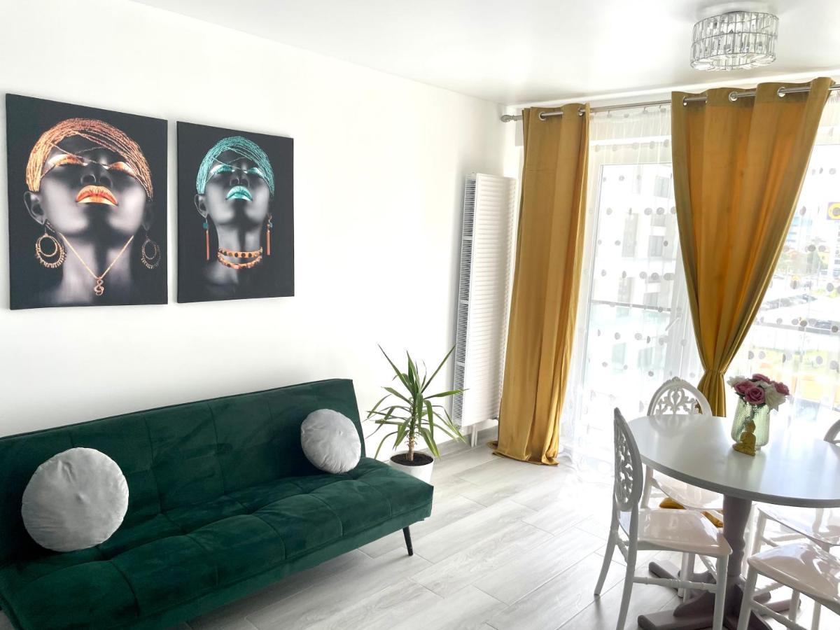 Dominic 2 Beds 1 Sofa Parking Pool Apartament By Alezzi Nord10 Apartment Năvodari Екстериор снимка
