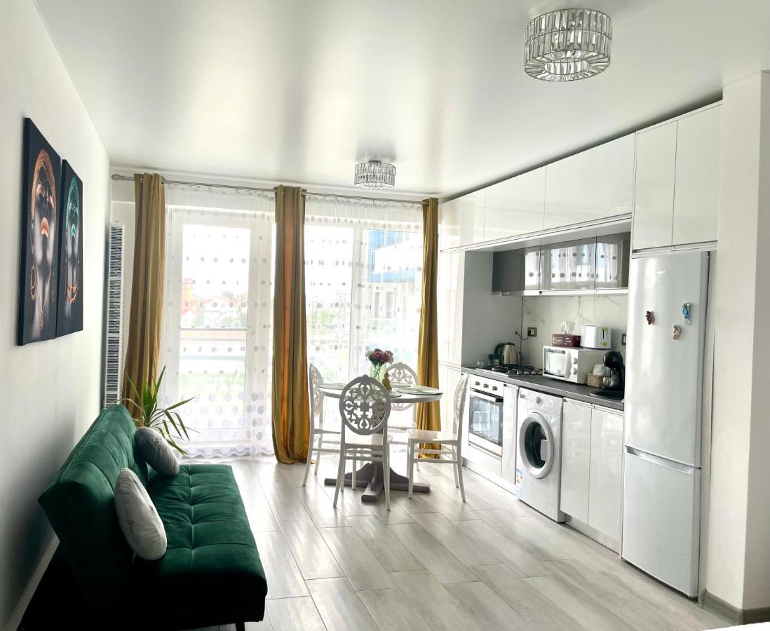 Dominic 2 Beds 1 Sofa Parking Pool Apartament By Alezzi Nord10 Apartment Năvodari Екстериор снимка