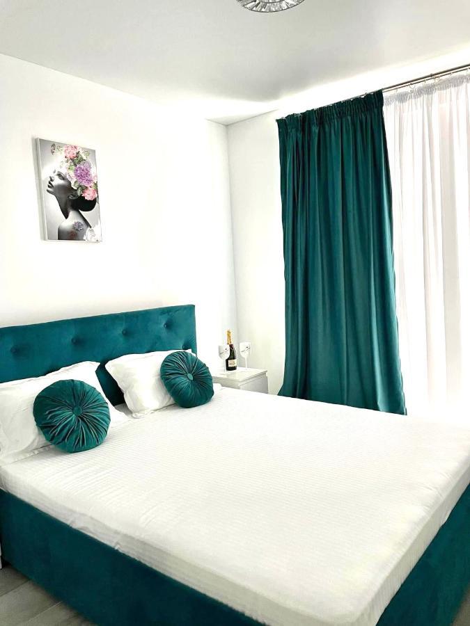 Dominic 2 Beds 1 Sofa Parking Pool Apartament By Alezzi Nord10 Apartment Năvodari Екстериор снимка