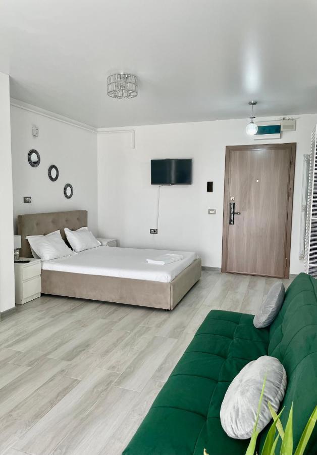 Dominic 2 Beds 1 Sofa Parking Pool Apartament By Alezzi Nord10 Apartment Năvodari Екстериор снимка