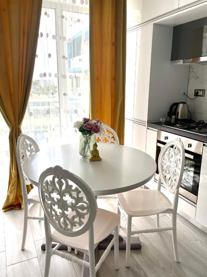 Dominic 2 Beds 1 Sofa Parking Pool Apartament By Alezzi Nord10 Apartment Năvodari Екстериор снимка