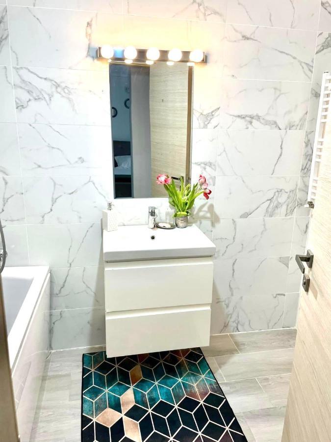 Dominic 2 Beds 1 Sofa Parking Pool Apartament By Alezzi Nord10 Apartment Năvodari Екстериор снимка