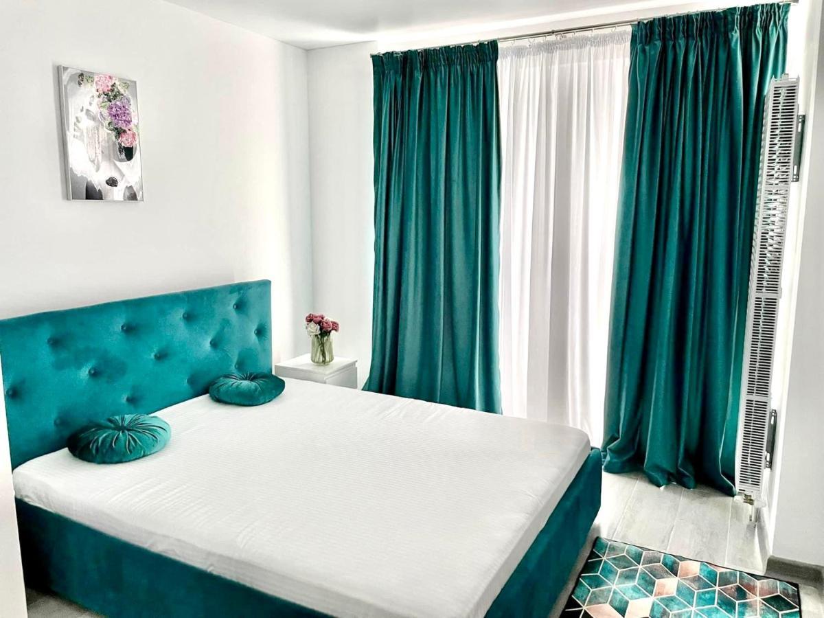 Dominic 2 Beds 1 Sofa Parking Pool Apartament By Alezzi Nord10 Apartment Năvodari Екстериор снимка