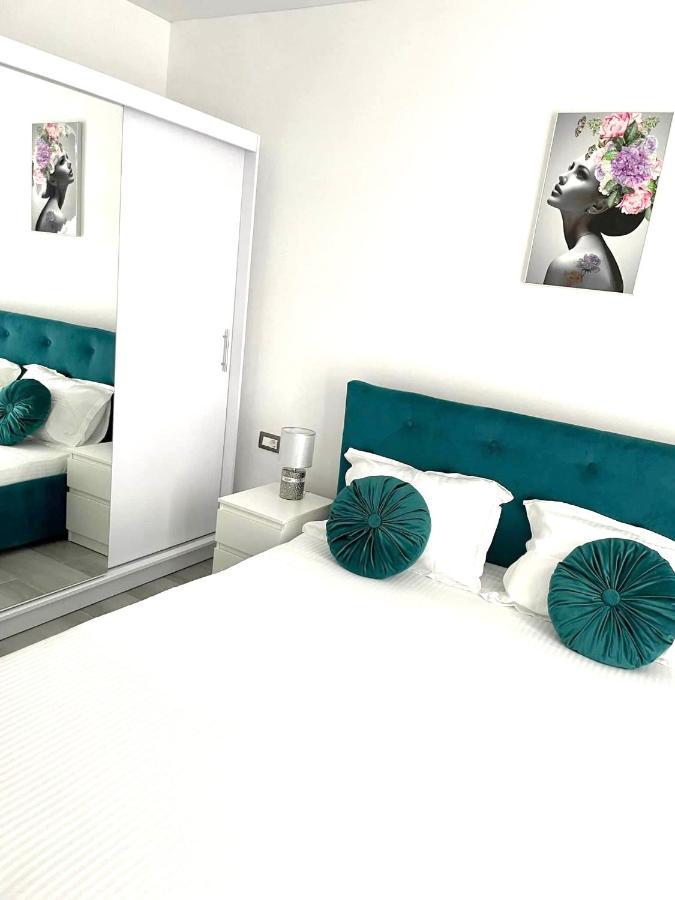 Dominic 2 Beds 1 Sofa Parking Pool Apartament By Alezzi Nord10 Apartment Năvodari Екстериор снимка