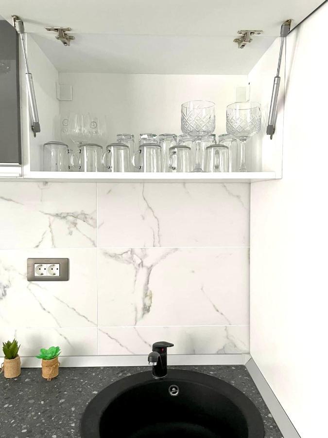 Dominic 2 Beds 1 Sofa Parking Pool Apartament By Alezzi Nord10 Apartment Năvodari Екстериор снимка